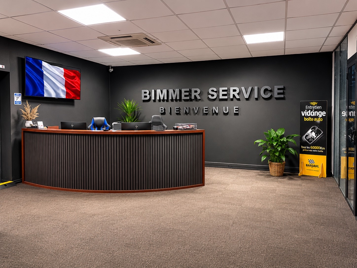 Espace d'accueil et comptoir de réception Bimmer Service